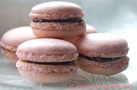 raspberry macarons